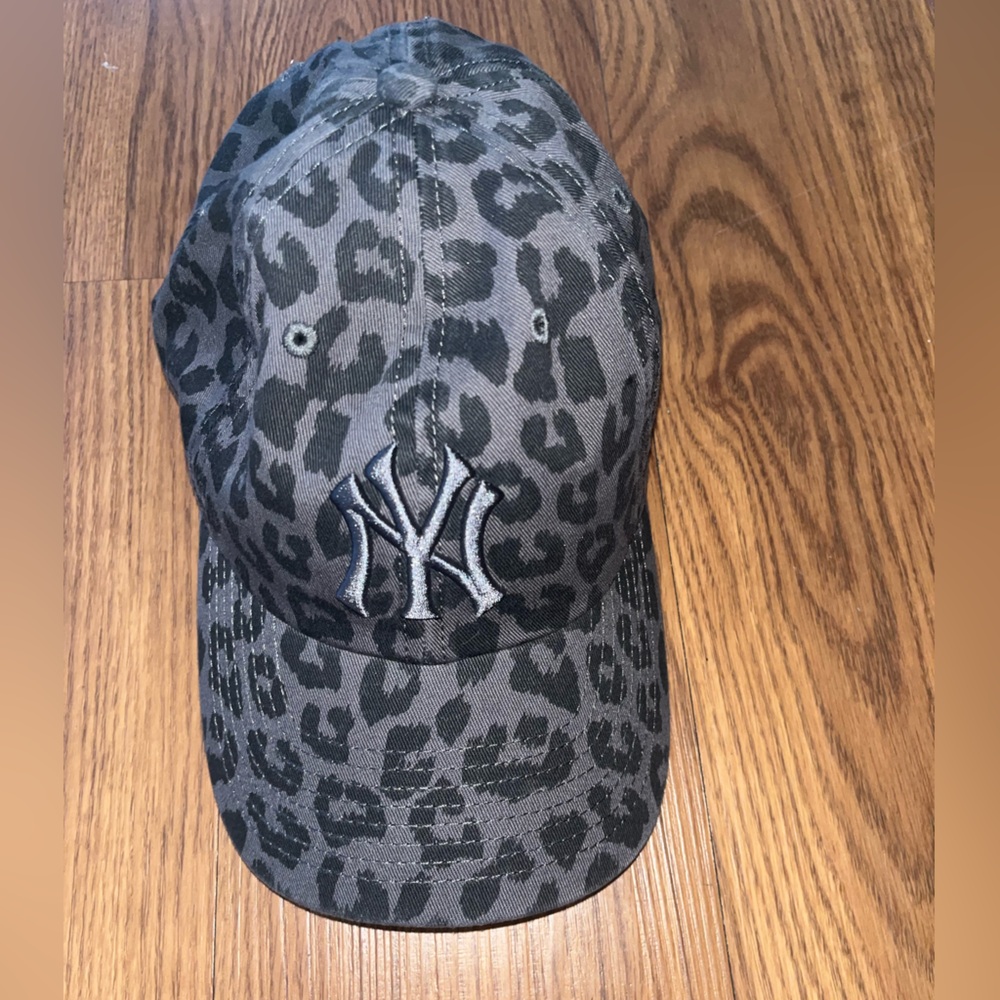 Fanatics Gray Baseball Cap with Stitch Detail